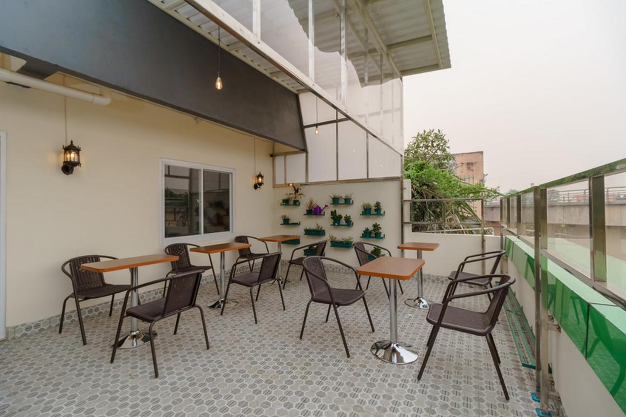 Reddoorz Plus Near Rs Rk Charitas 2 Palembang Exterior photo