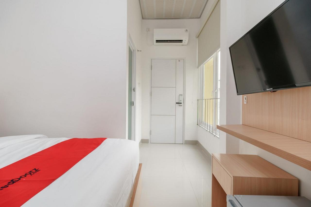 Reddoorz Plus Near Rs Rk Charitas 2 Palembang Exterior photo